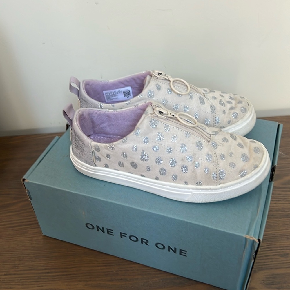 TOMS Lenny in Natural Metallic Torn Dots Size 13